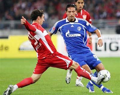 两端作出了 两端作出了